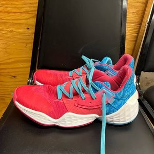 Very Comfy shoes, Barely worn size 13